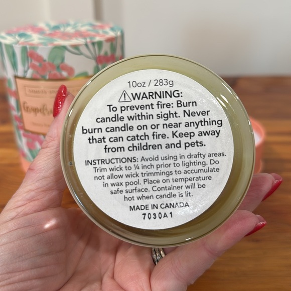 NEW Simply Indulgent Soy Jar Candle in Grapefruit Bloom w/ Decorative Box - Picture 5 of 5